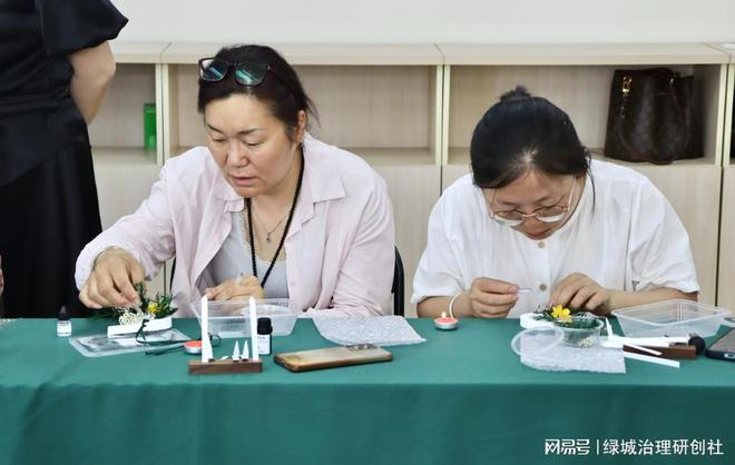 同行”——关爱巾帼司机母亲节暖心活动CQ9电子平台入口“香伴车程 母爱(图2)