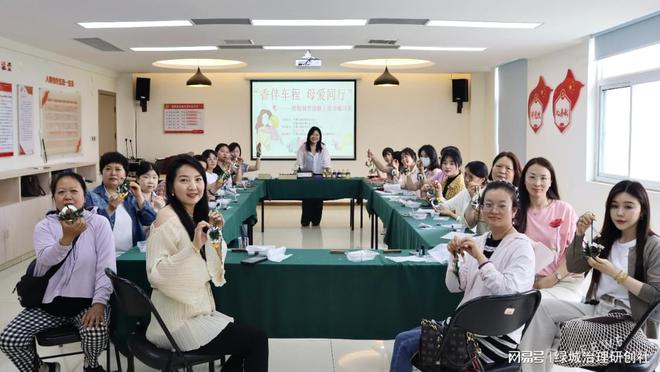 同行”——关爱巾帼司机母亲节暖心活动CQ